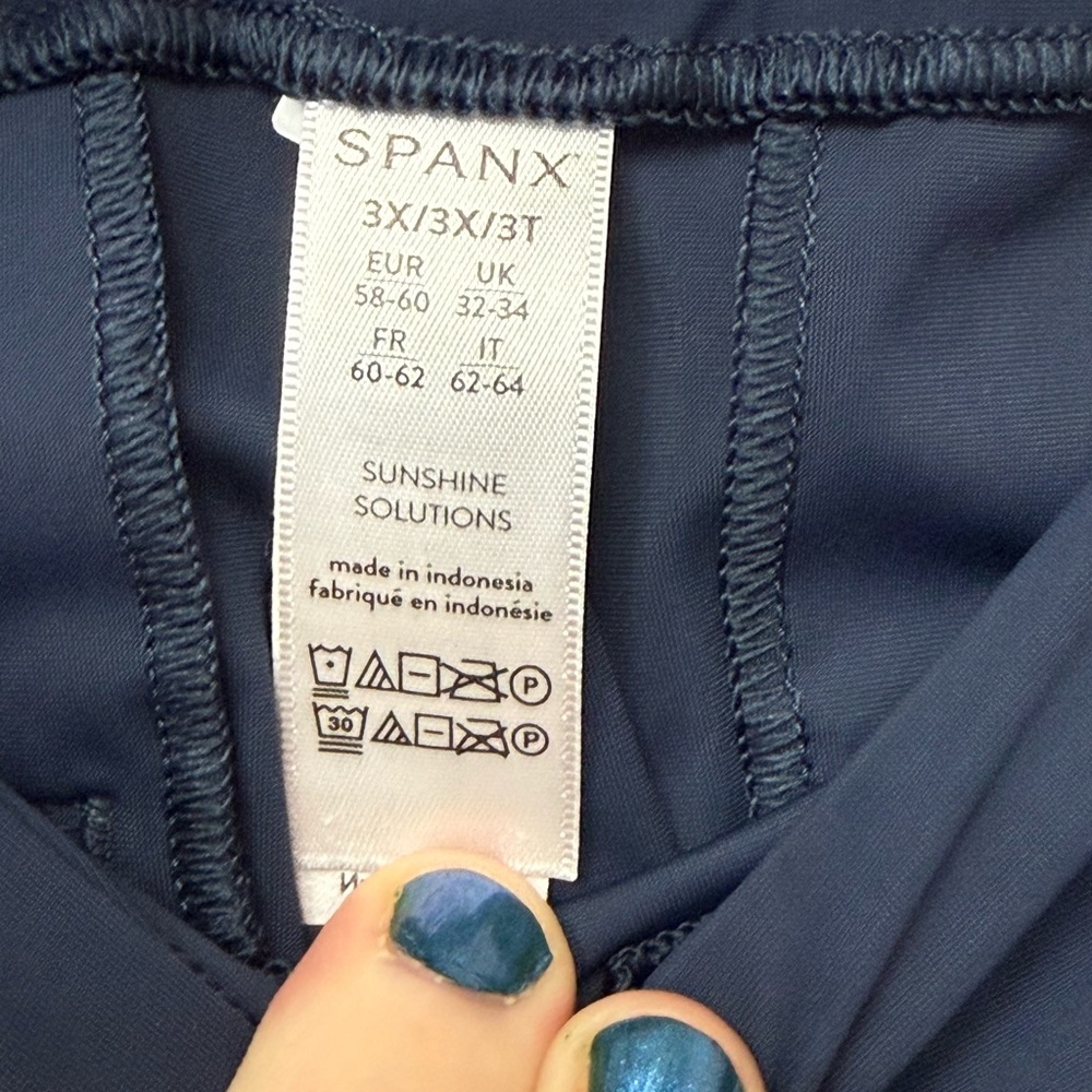 Spanx Sunshine Solutions Navy Blue Shorts - Picture 7 of 8